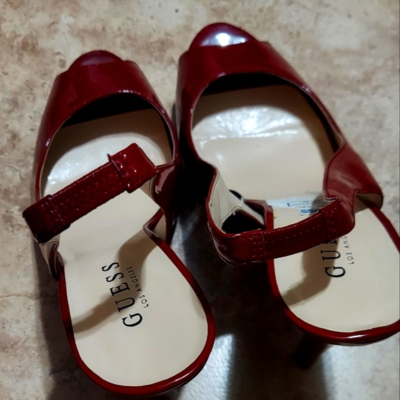 Red guess shoes - Picture 4 of 4